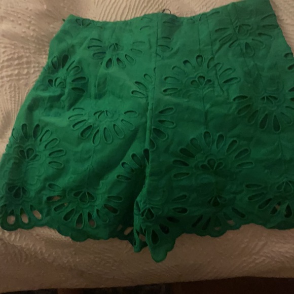 ZARA GREEN EYELET SHORTS - Picture 4 of 5